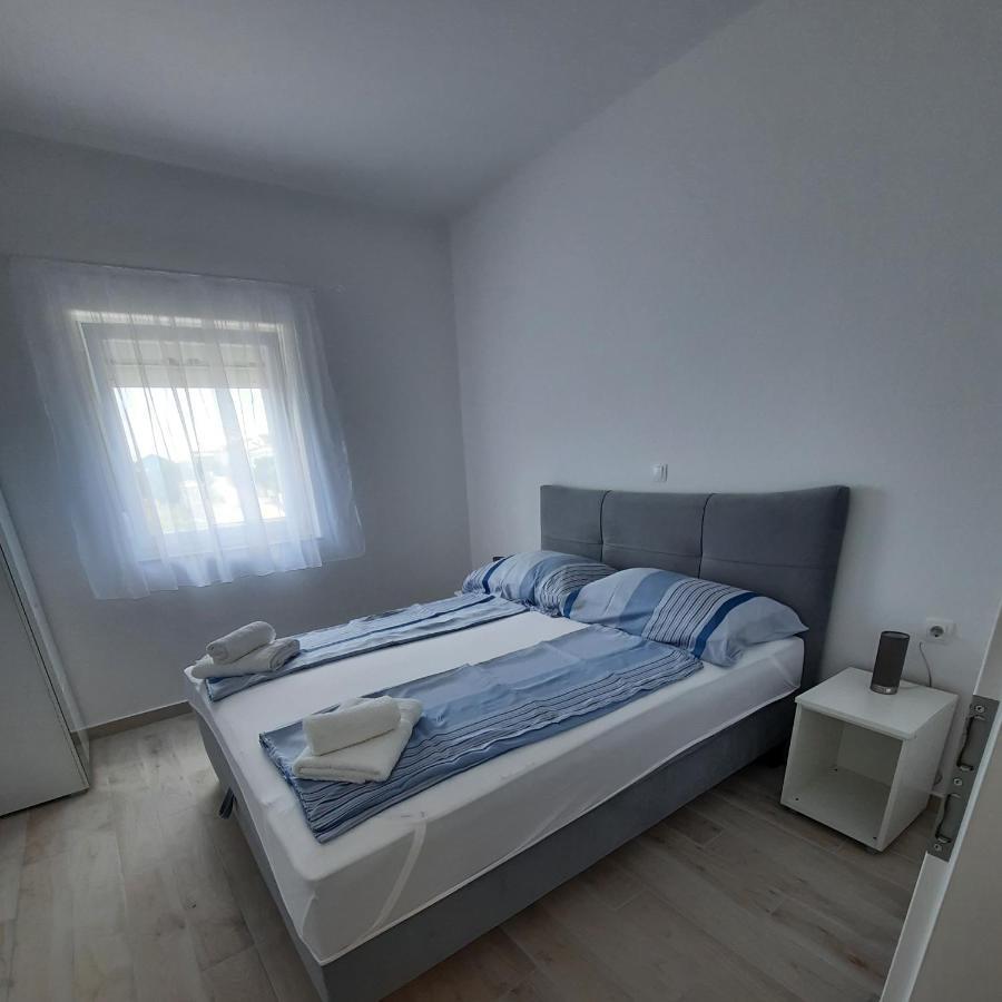 Apartments Matkovic Vir Bagian luar foto