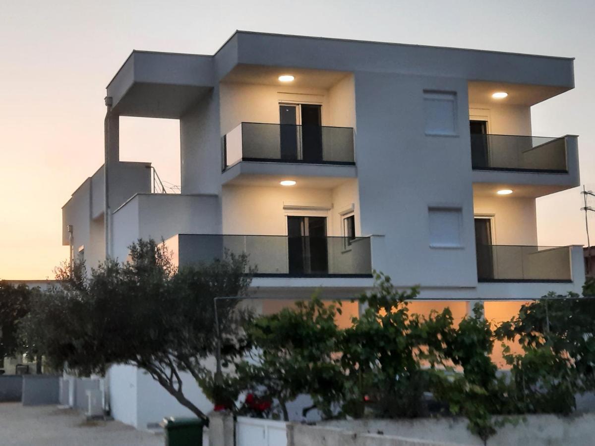 Apartments Matkovic Vir Bagian luar foto