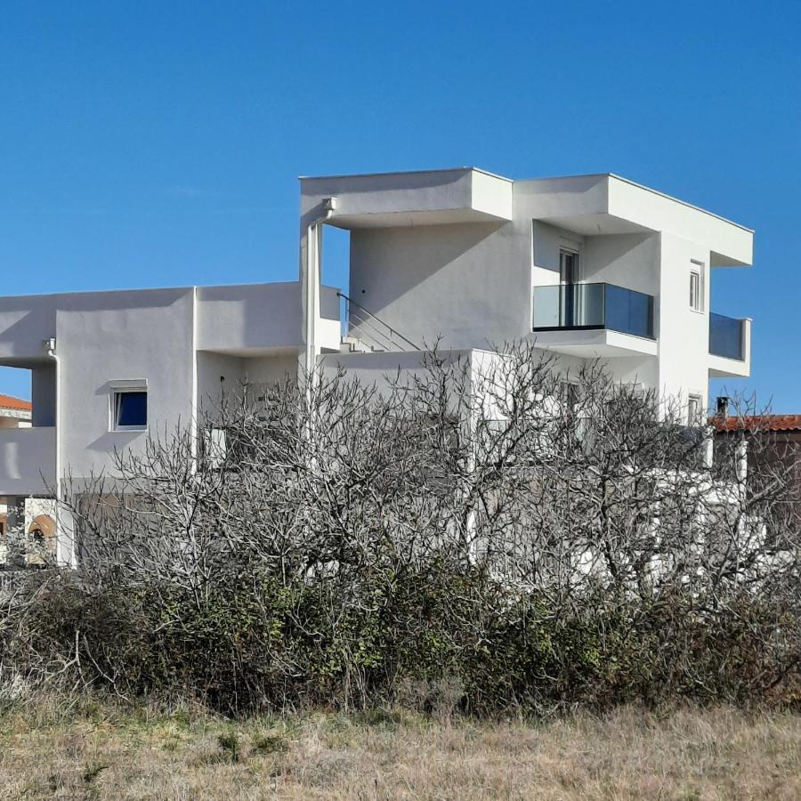 Apartments Matkovic Vir Bagian luar foto