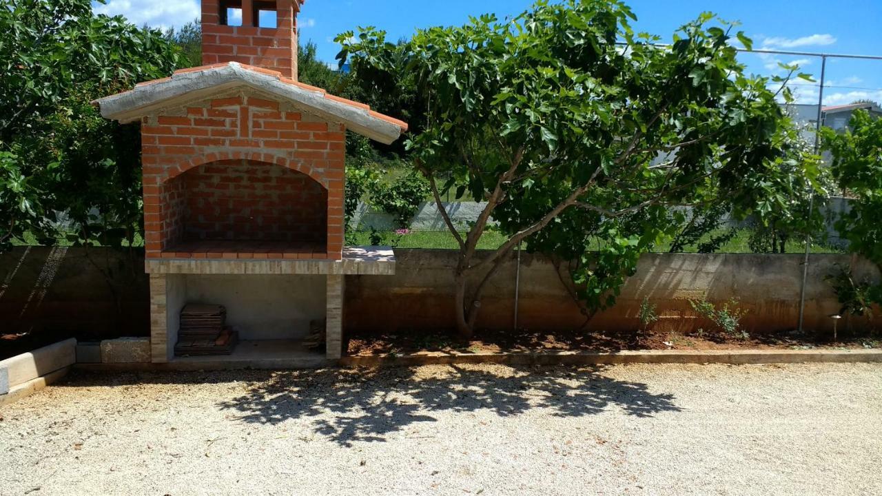 Apartments Matkovic Vir Bagian luar foto